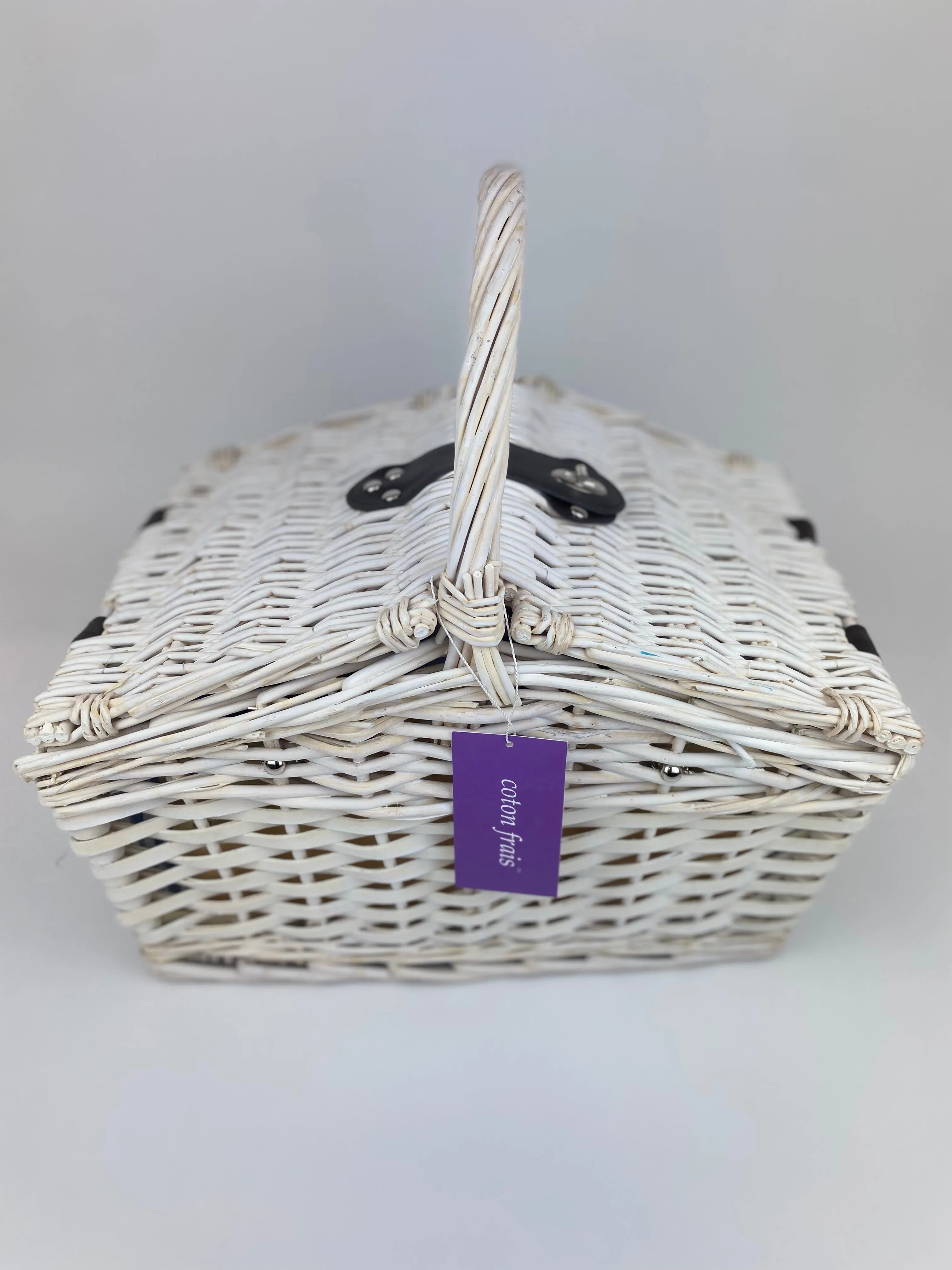 Hand-made Picnic Baskets from Spain | Resort Wear Accessories