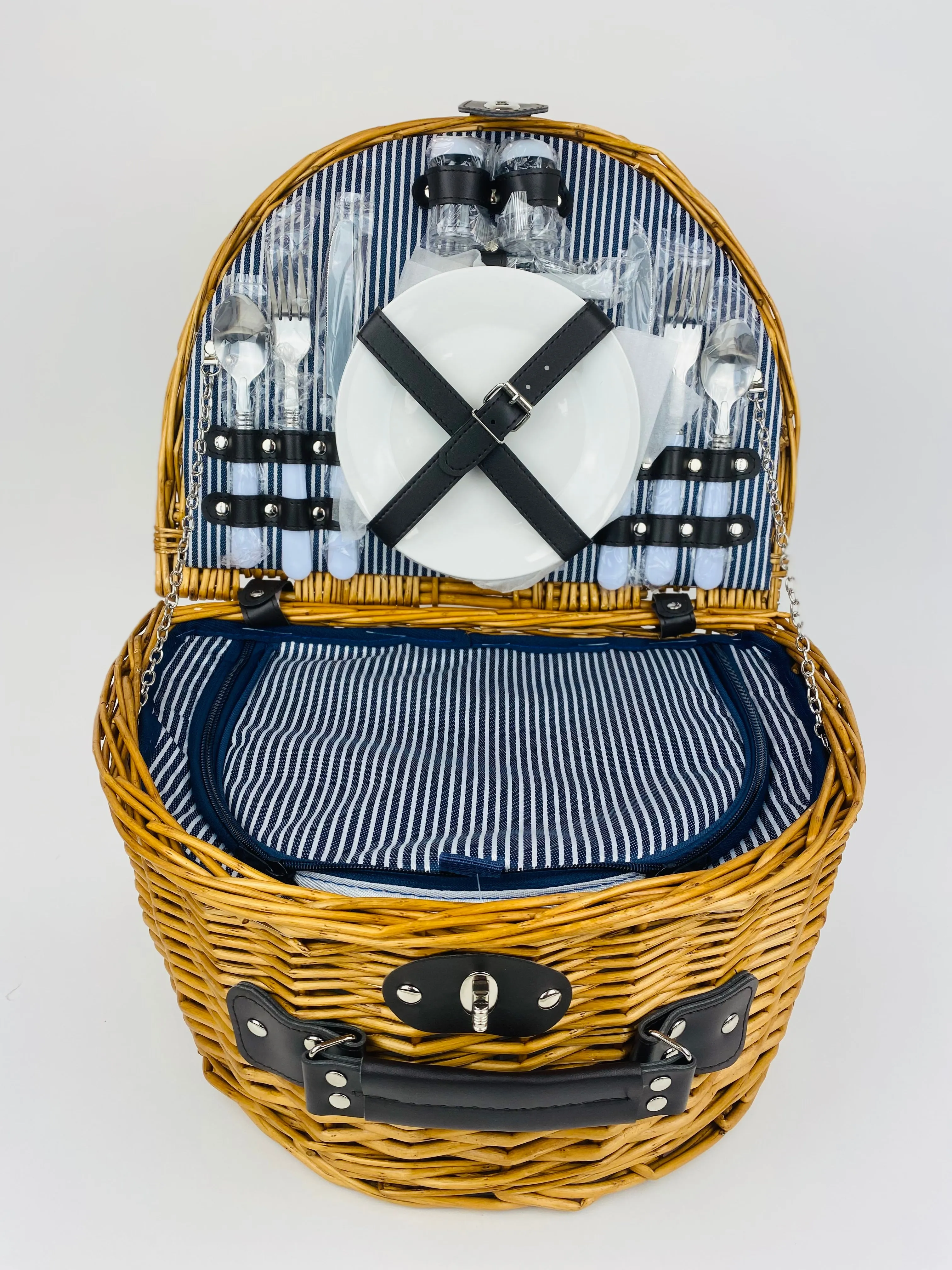 Hand-made Picnic Baskets from Spain | Resort Wear Accessories